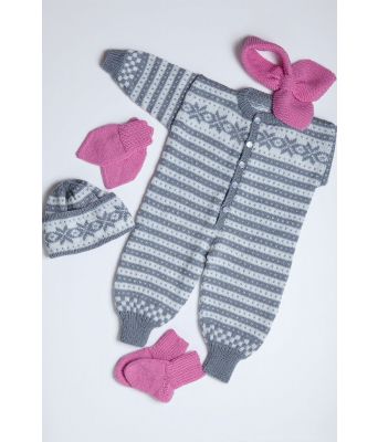 Hentesett med fana mønster dress, sokker, lue og skjerf til baby - Viking 1006-9