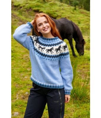 Lyseblå hestegenser - Strikkia 2021-035-320