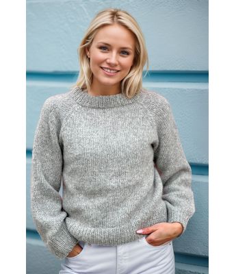 Lysegrå Cozy everyday strikkegenser - Strikkia 2022-022-BK7402