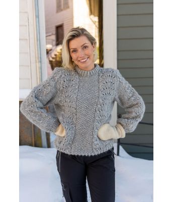 Bølgegenseren Weekend waves i grå - Strikkia 2023-030-313B