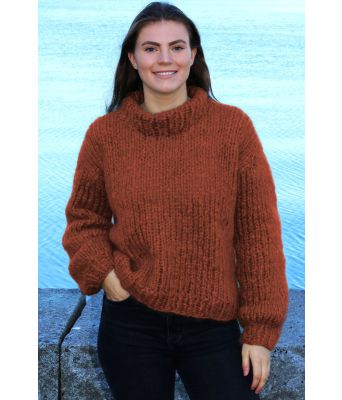 Stellagenseren i brent oransje - Strikkia 2024-008-555