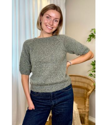 Blomsterbris genser teblad - Strikkia 2024-051-513