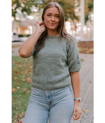 Blomsterbris-genseren i teblad farge - Strikkia 2024-051-513B