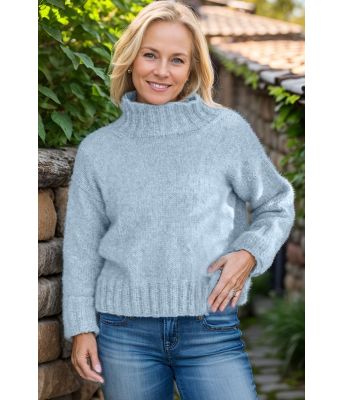 Lyseblå Warm whispers sweater - Strikkia 2025-010-320
