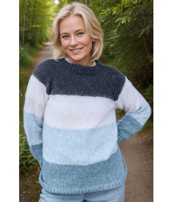 Minimal stripegenser i blåtoner -  Strikkia 2025-011-326320300327