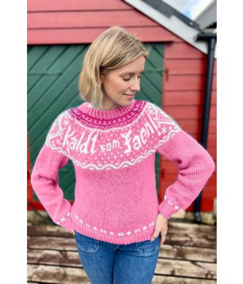 Rosa cozy kaldt som faen genser - Strikkia 2025-030-361