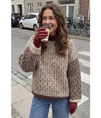 Brun bella blokk genser - Strikka 2026-005-OL706708