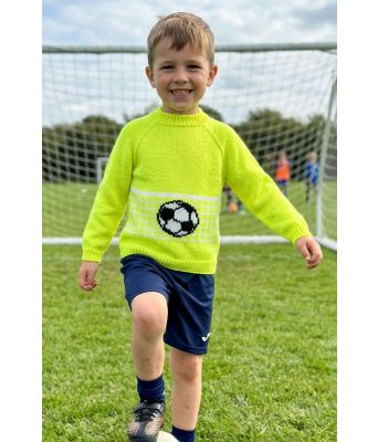 Neongul fotballgenser - Strikkia 2026-006-549