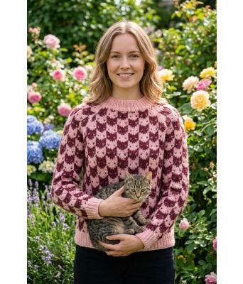 Kattefjes genser i lys gammelrosa - Strikkia 2026-007AB-374354