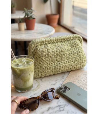 Grønn bella heklet blomsterclutch - Strikkia 2026-013-431