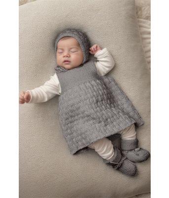 Lys grå April Strikkekjole til baby med lue og sokker - Viking 2028-6-313