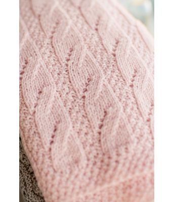 Rosa babyteppe med hullmønster - DG 321-22