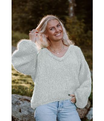  Charlottes duegrå chunky mohair genser - Strikkia 2021-027C