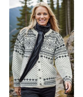 Hvit Sirdalsjakke med koksfarget mønster - DLG 131-34023427