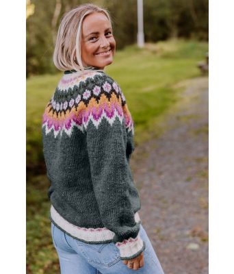 Flaskegrønn riddarigenser med fargerikt mønster - LL0087