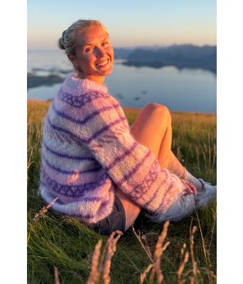 Hanami genser i lys lavendel - IR-02-06B-708