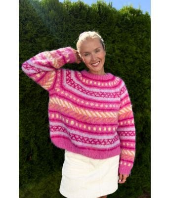 Hanamigenser i fuchsia Fnugg-garn - Ingrid Raadim IR 02-08B