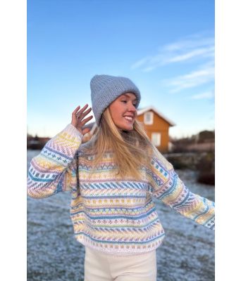 Hvit Hanamigenser med pastellfarget mønster - Ingrid Raadim IR-02-35A