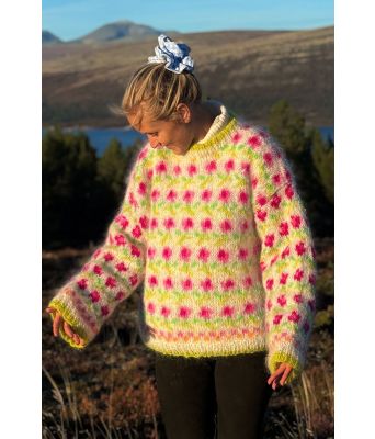 Ellinor genseren i hvit med rosa blomster - Ingrid Raadim IR-03-04