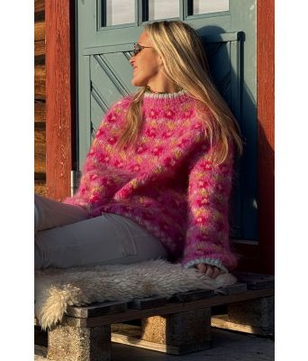 Ellinorgenseren i fuksia med raglanfelling - Ingrid Raadim IR-03-06A