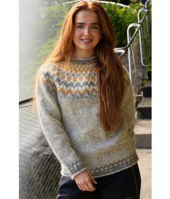 Lysegrå riddarigenser med gult mønster - LL0002D