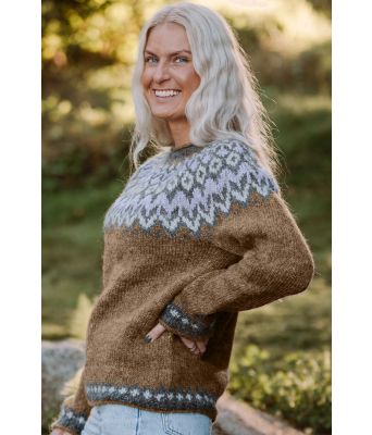 Brun riddarigenser med blått og grått mønster - LL0070