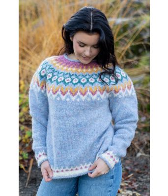 Riddari genser med milkway/lyseblå bunnfarge - LL0080C
