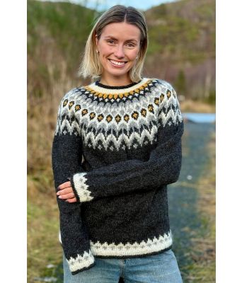 Koksgrå riddarigenser med gult i mønsteret - LL0140-F