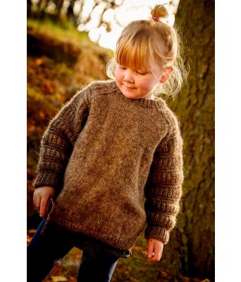 Veturhus brun strikket genser til barn med strukturstrikk - Lopi 37-10