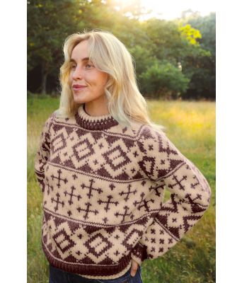 Beige Lyngøya genser med brunt mønster - OK-09-02-68006797