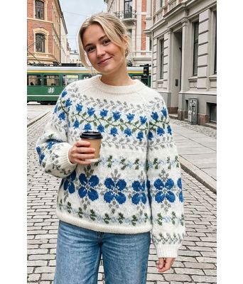 Hvit storblom genser med blå detaljer - Schonhowd strikk SS-001