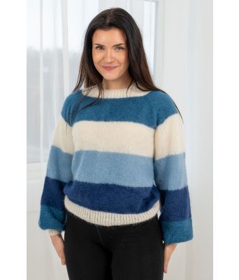 Elisegenseren med blå striper - Strikkia 2020-029-004D