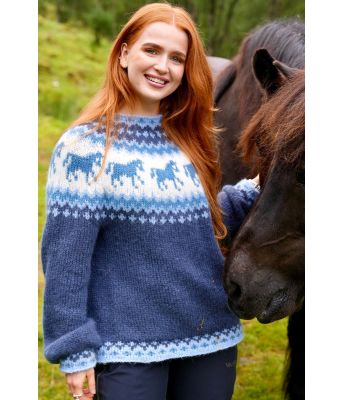 Jeansblå hestegenser med blått mønster - Strikkia 2021-035-327