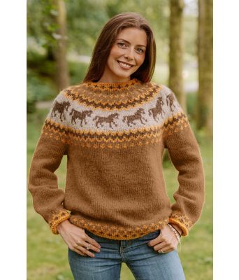 Kobberbrun hestegenser - Strikkia 2021-035-357345