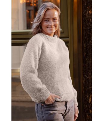 Sandfarget Cozy everyday sweater - Strikkia 2022-002-306