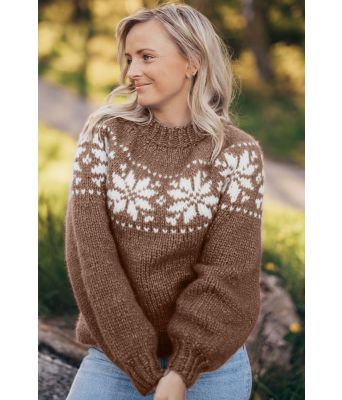 Lysebrun chunky stjernegenser - Strikkia 2022-011-309