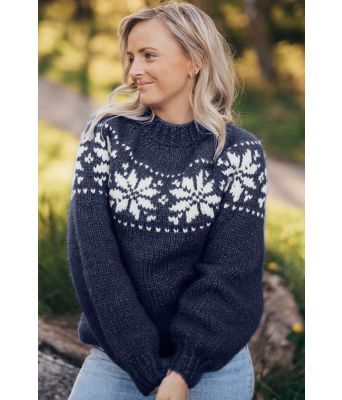 Mørkeblå chunky stjernegenser - Strikkia 2022-011-324