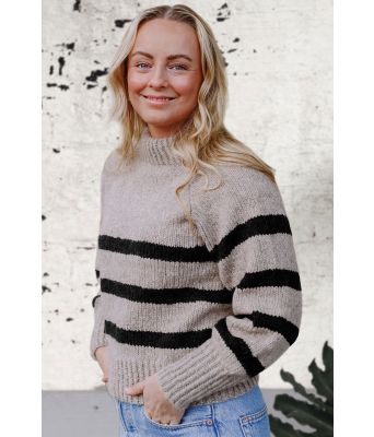 Beige Bordeaux sweater med svarte striper - Strikkia 2023-001 307-303