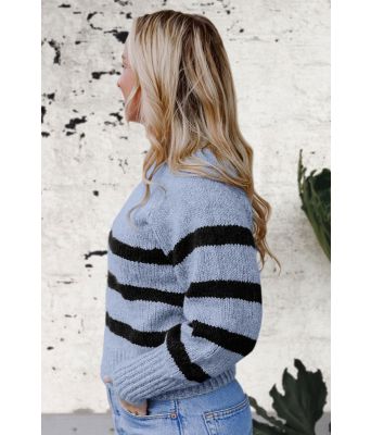 Lyseblå Bordeaux sweater med svarte striper - Strikkia 2023-001 320-303