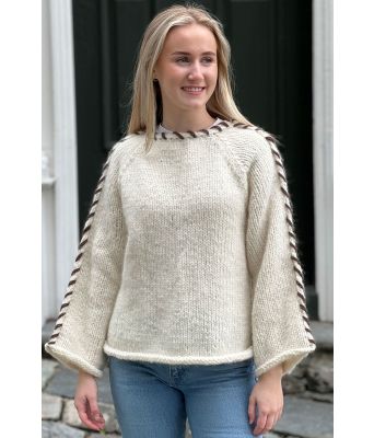 Sorbonne stitch-genseren i naturhvit - Strikkia 2023-302B