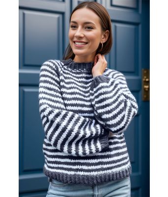 Jeansblå Slender stripes genser - Strikkia 2024-045-300327