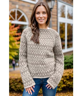Beige Little strokes sweater med brunt mønster - Strikkia-2024-050-307308
