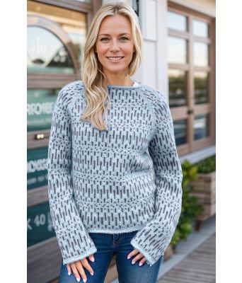 Lyst blå Little strokes sweater med jeansblått mønster - Strikkia 2024-050-320327