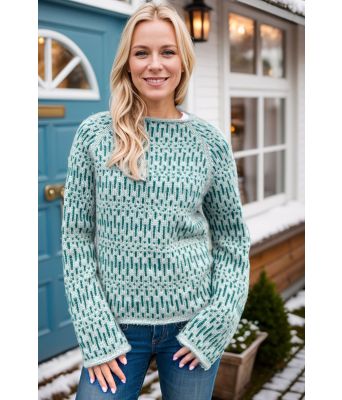 Little strokes sweater i lys petrol - Strikkia 2024-050-331329