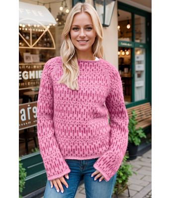 Rosa Little strokes sweater med cerise mønster - Strikkia 2024-050-361362