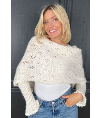 Eyelet sweater scarf i offwhite - Strikkia 2024-35-BK7401