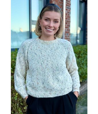 Naturhvit blomsterbrisgenser med lang erm - Strikka 2025-025-502