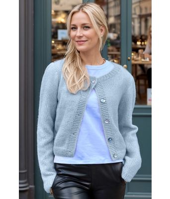 Lyseblå Johanna cardigan - Strikkia 2025-027-320