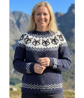 Marineblå Eventyrergenser med lyseblått - Strikkia 2025-044-926920