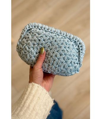 Bella heklet blomsterclutch liten - Strikkia 2026-014